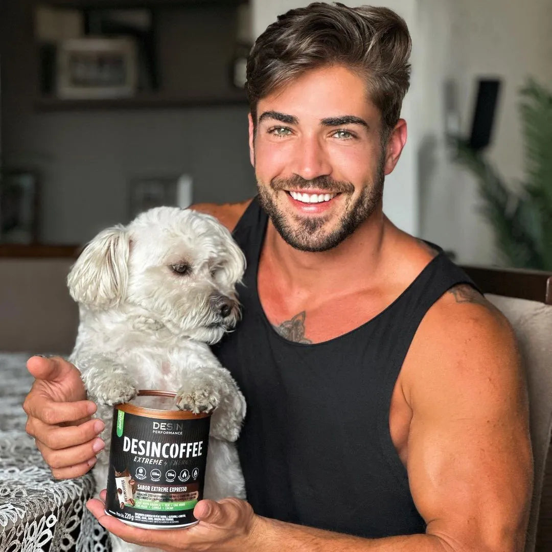 Man holding a dog and showing a package of desincoffee extreme