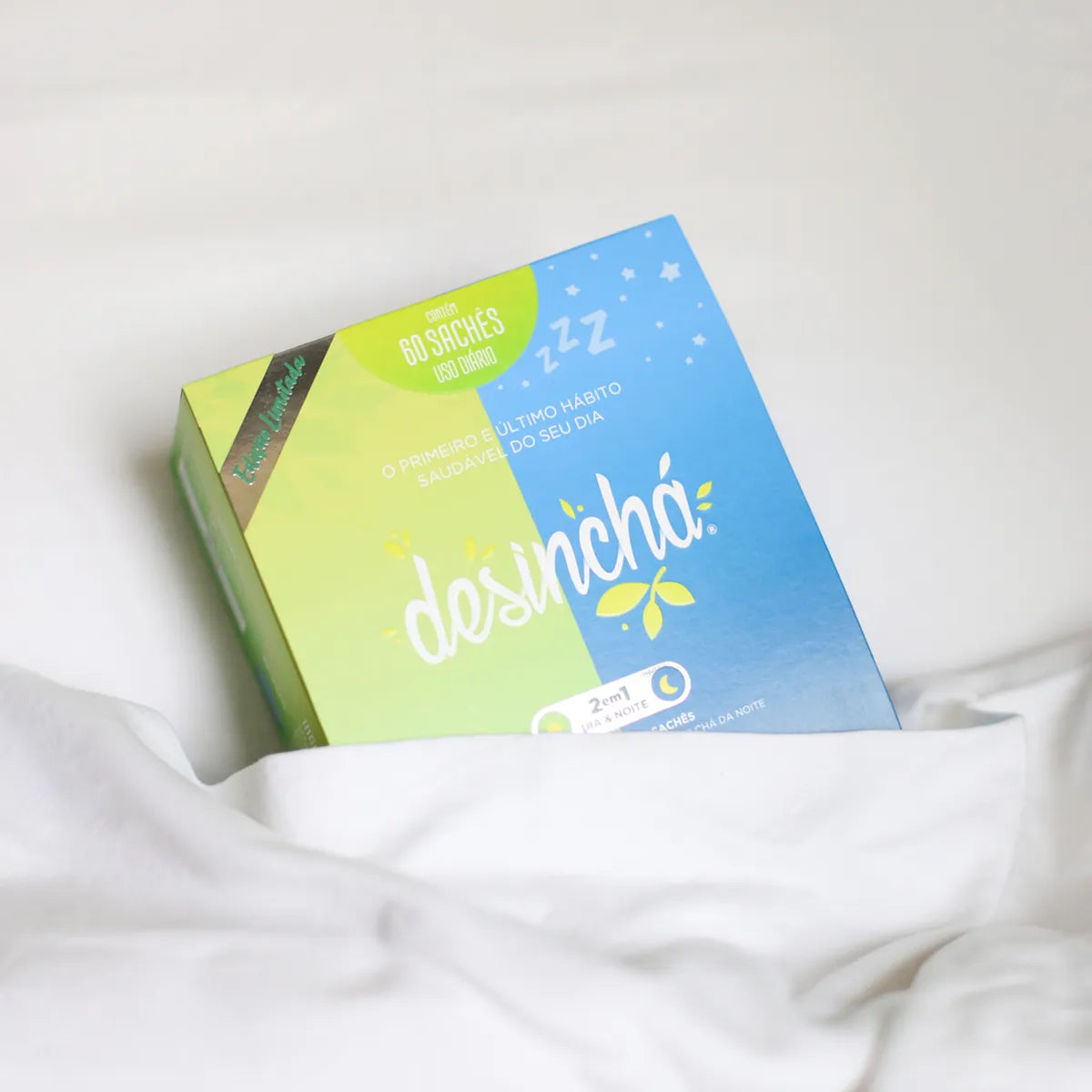 A vibrant display of Desinchá tea boxes, with the main box in front featuring the 'Day and Night' combination.